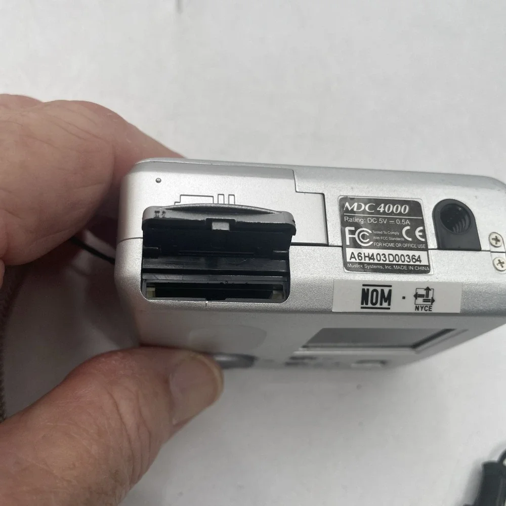 MUSTEK MDC4000 5Mp Digital Camera Camcorder Voice Recorder+Battery+SD Card+Manua